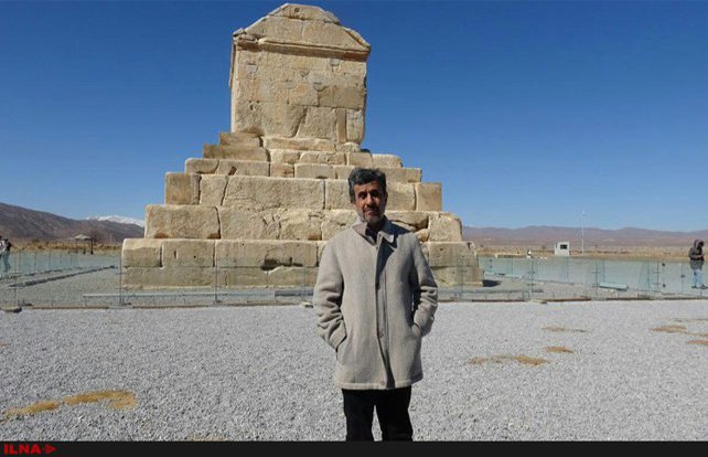 Ahmadineja_kourosh_perspolis1.jpg