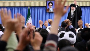 khamenei_waving_speech_small.jpg