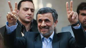 Mhamoud_Ahmadinejad_Victory.jpg