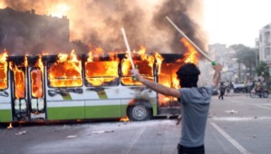 bus_on_fire_in_tehran.JPG