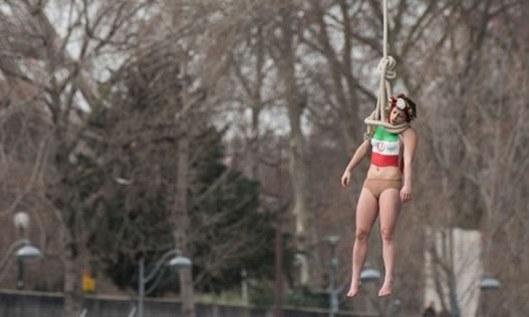 Femen-Paris-2.jpg