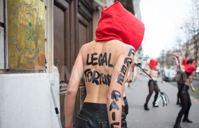 nudeprotestfoggingsaudiparis.jpg