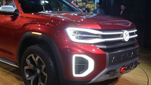 NY_auto_show_033118.jpg