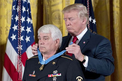 Trump_medal.jpg