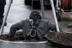 manhole.jpg