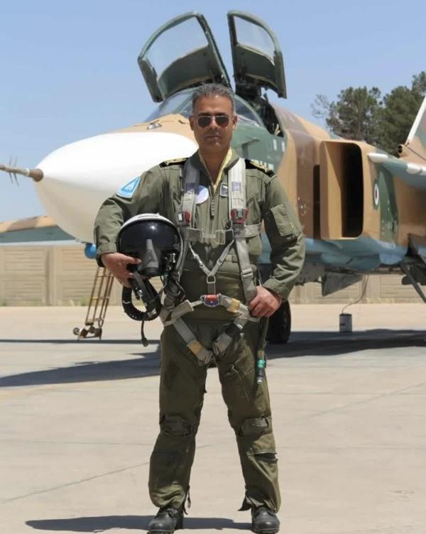 pilotlarge.jpg